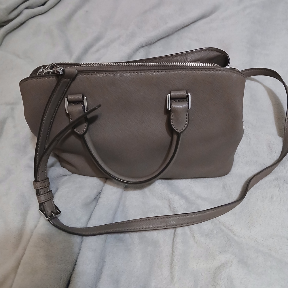 Elegant Michael Kors Taupe Handbag